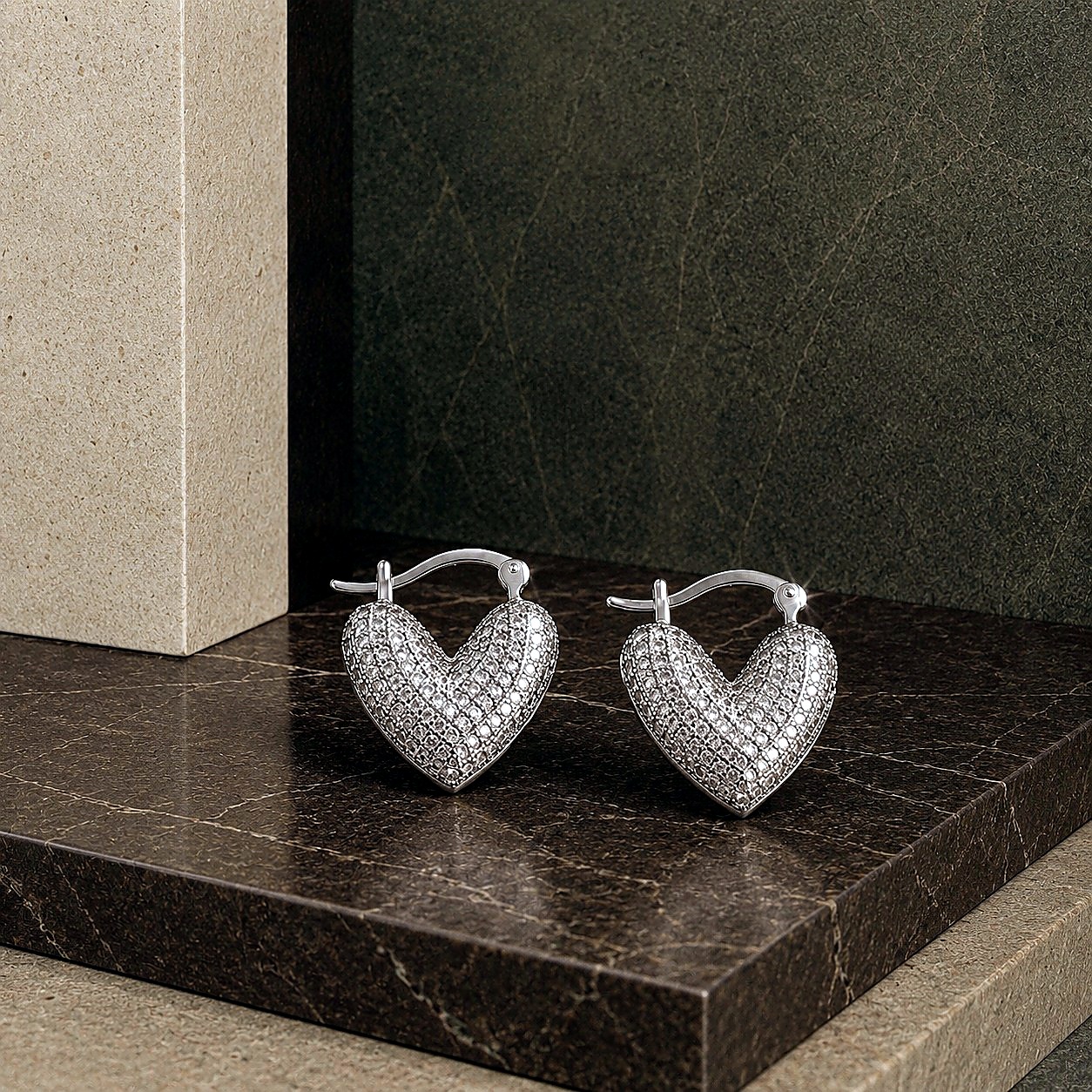 Aretes Corazon Pave Plateado
