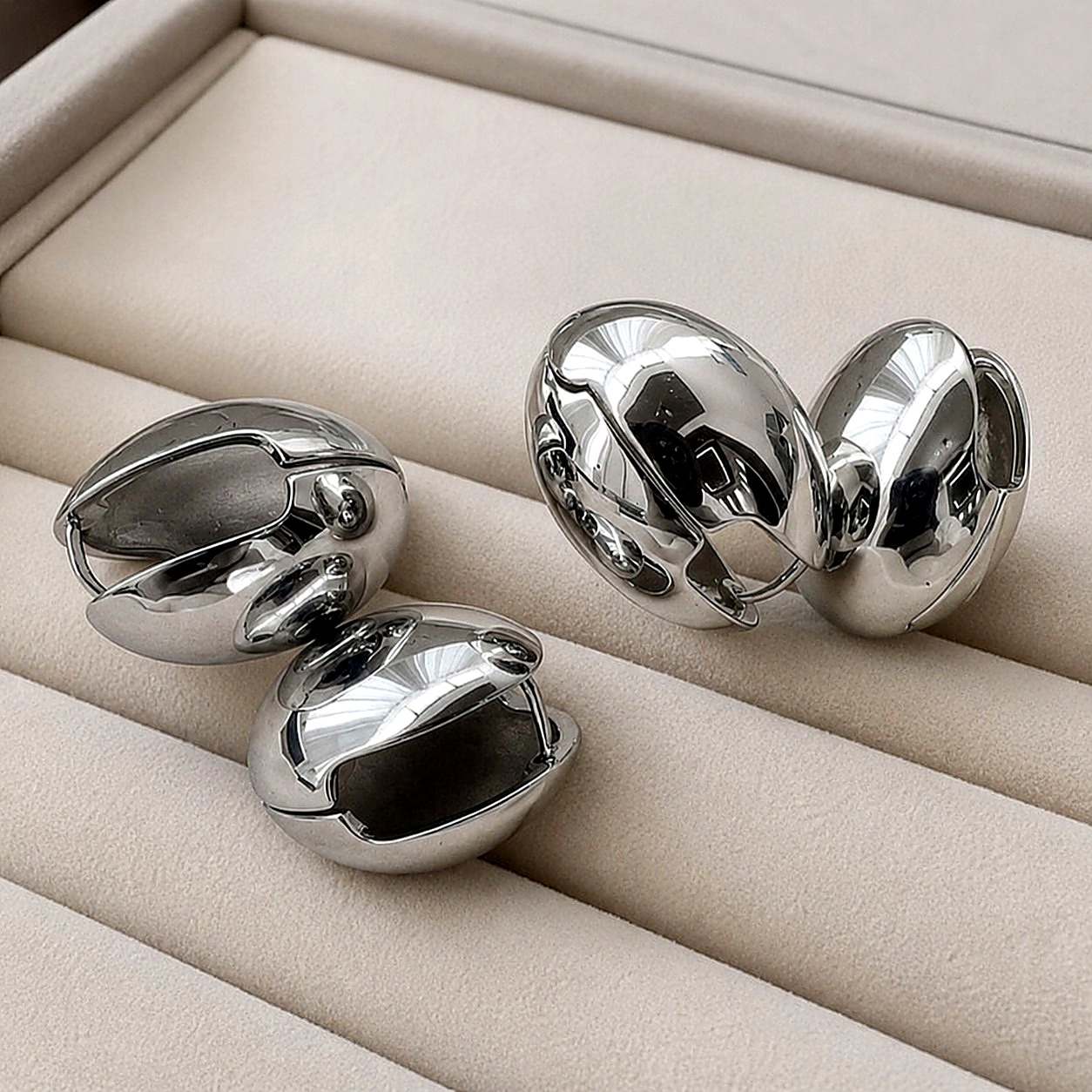 Aretes Concha Espiral Plateada