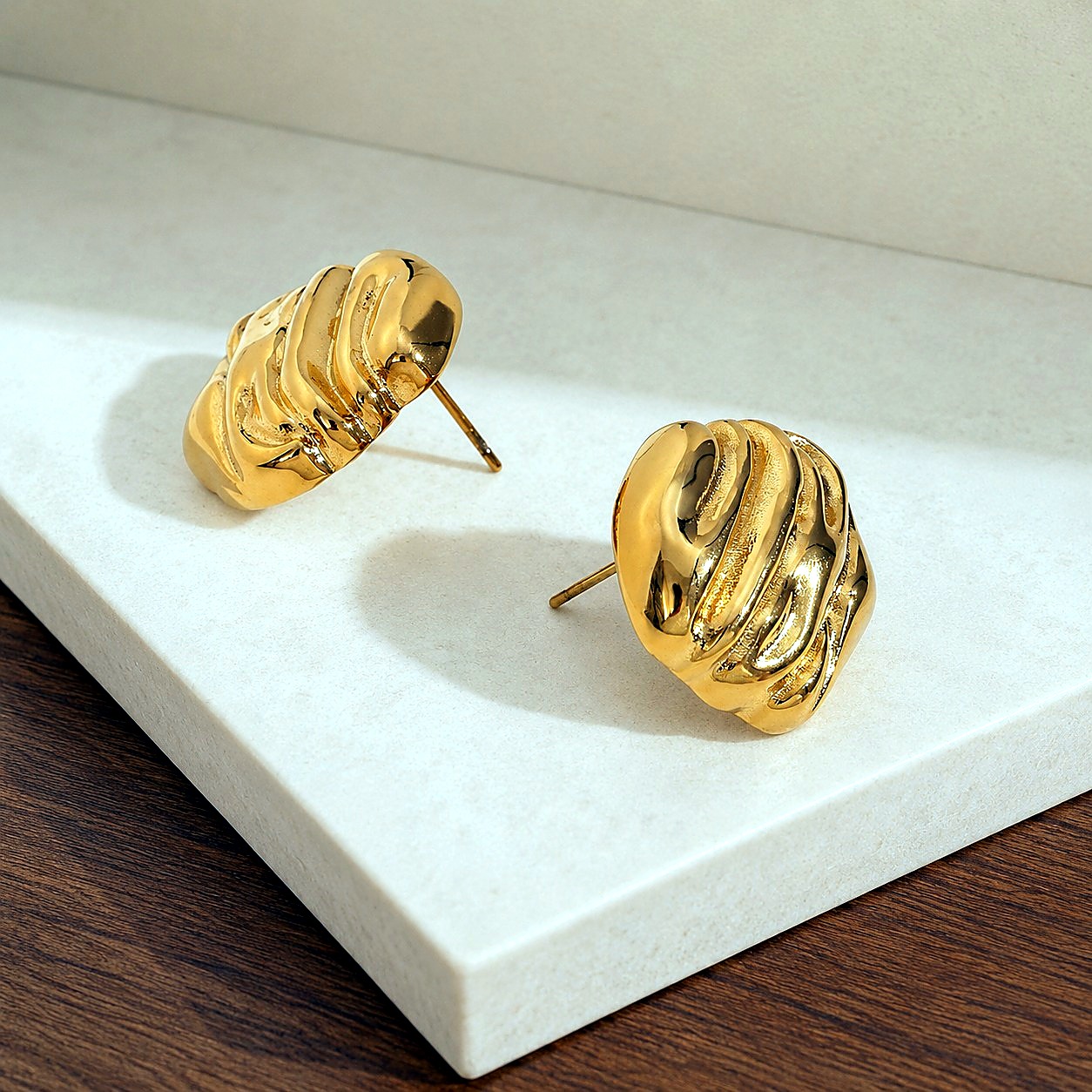 Aretes Bola Acanalada Dorada