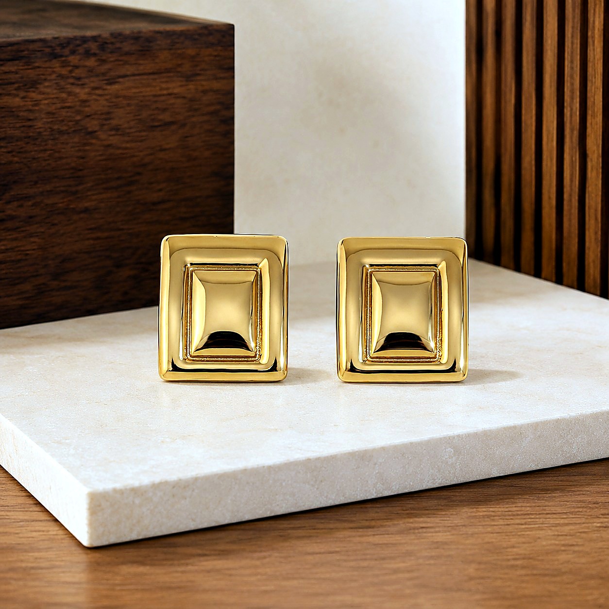 Aretes Cuadrado Boton Dorado