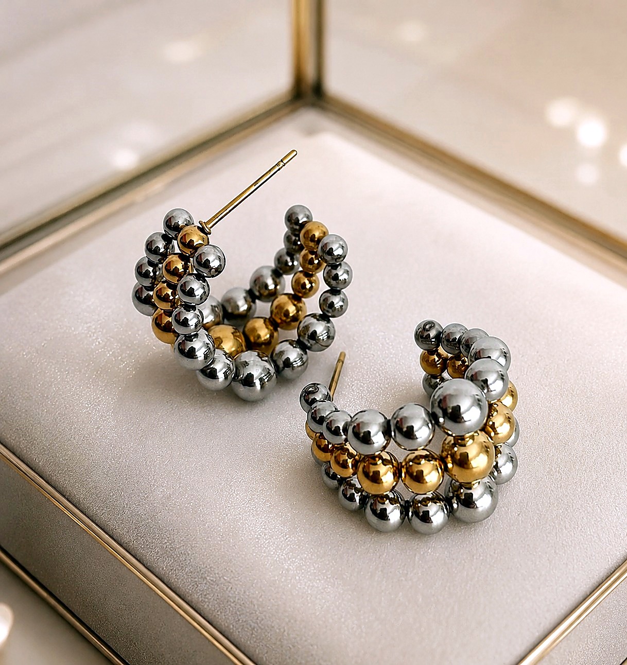 Aretes Concha Dorada Triple