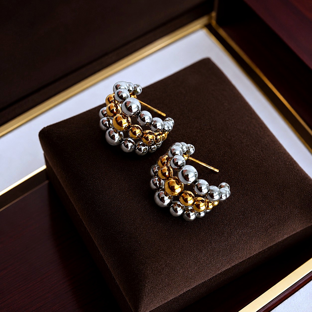 Aretes Aro Bolas Doradas Capas