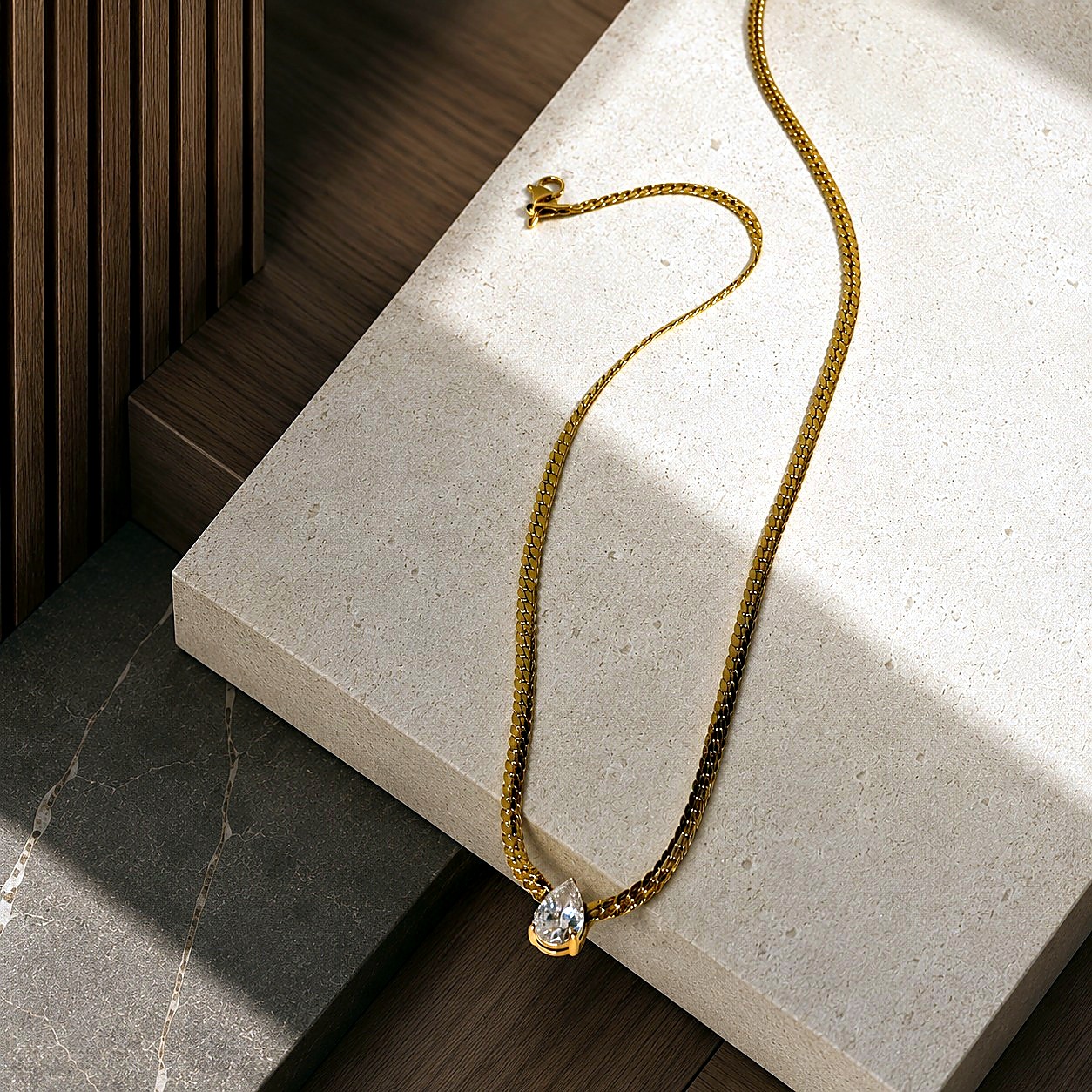 Collar Curb Dorado Dije Ovalado