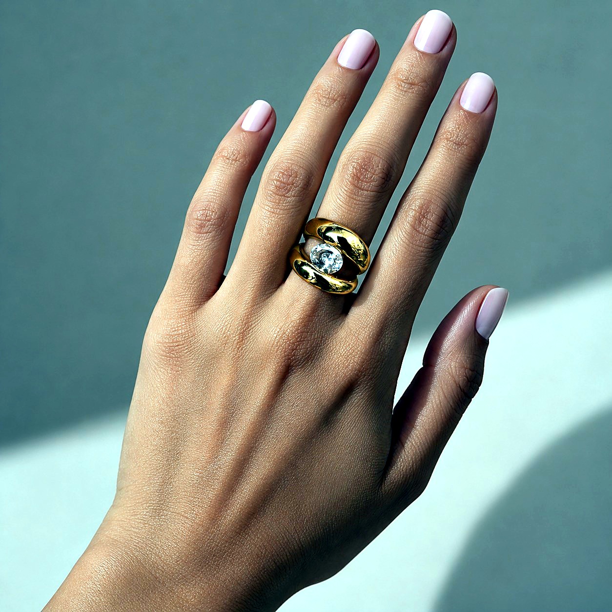 Anillo Solitario Dorado Cristal