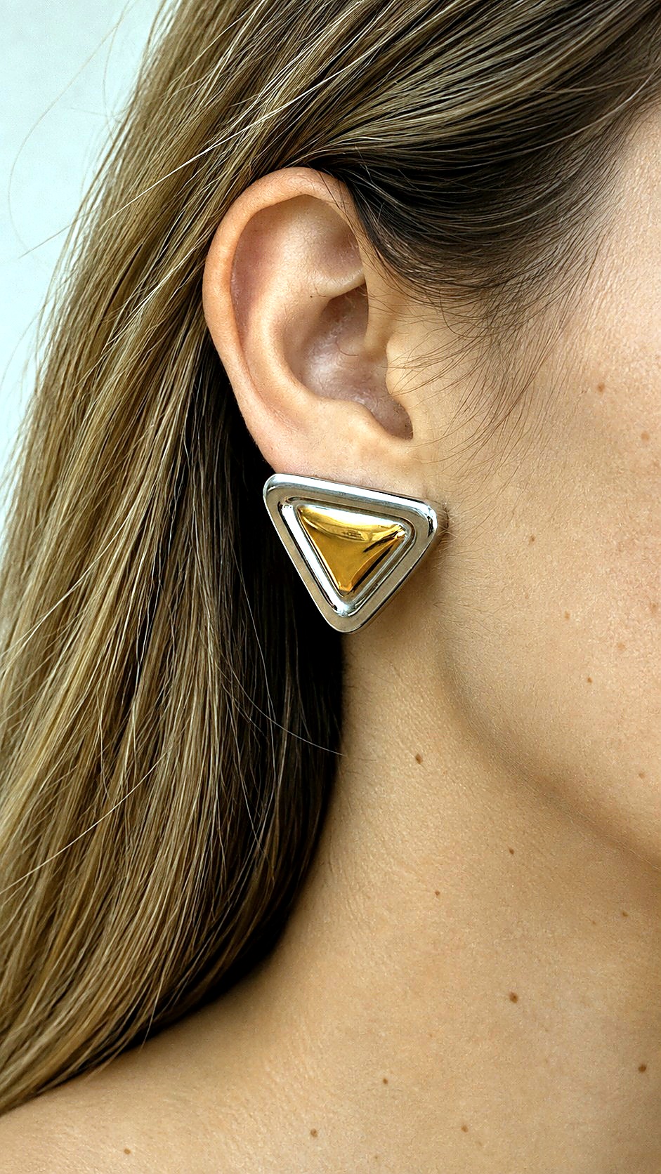 Aretes Triangulo Bicolor Plateado